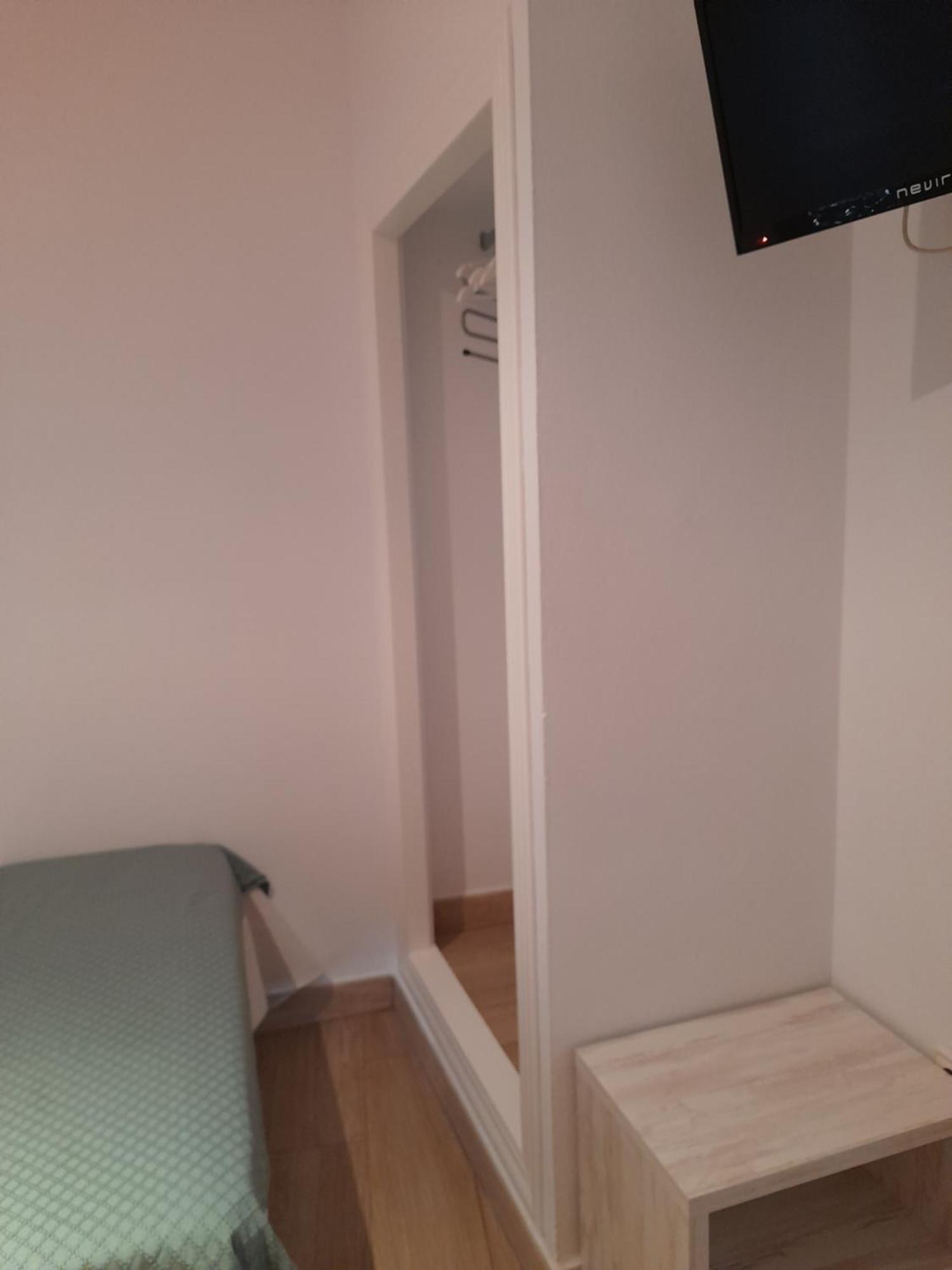 Hostal Casandra - Antiguo Hostal Los Valencianos 콘일데라프론테라 객실 사진